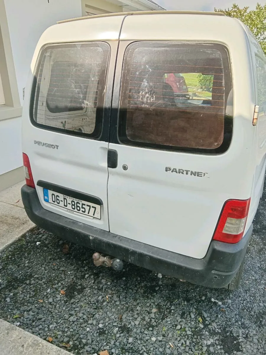 Van - Image 2