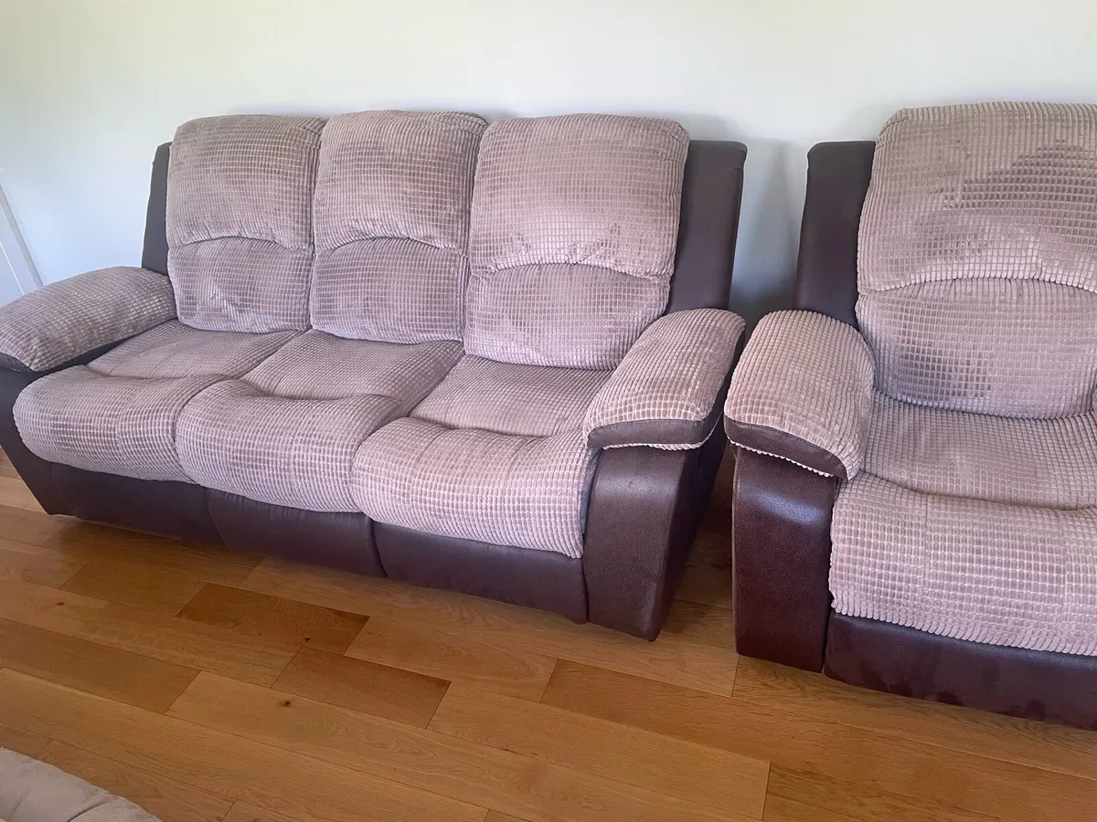 3+1+1 reclining suite - Image 1