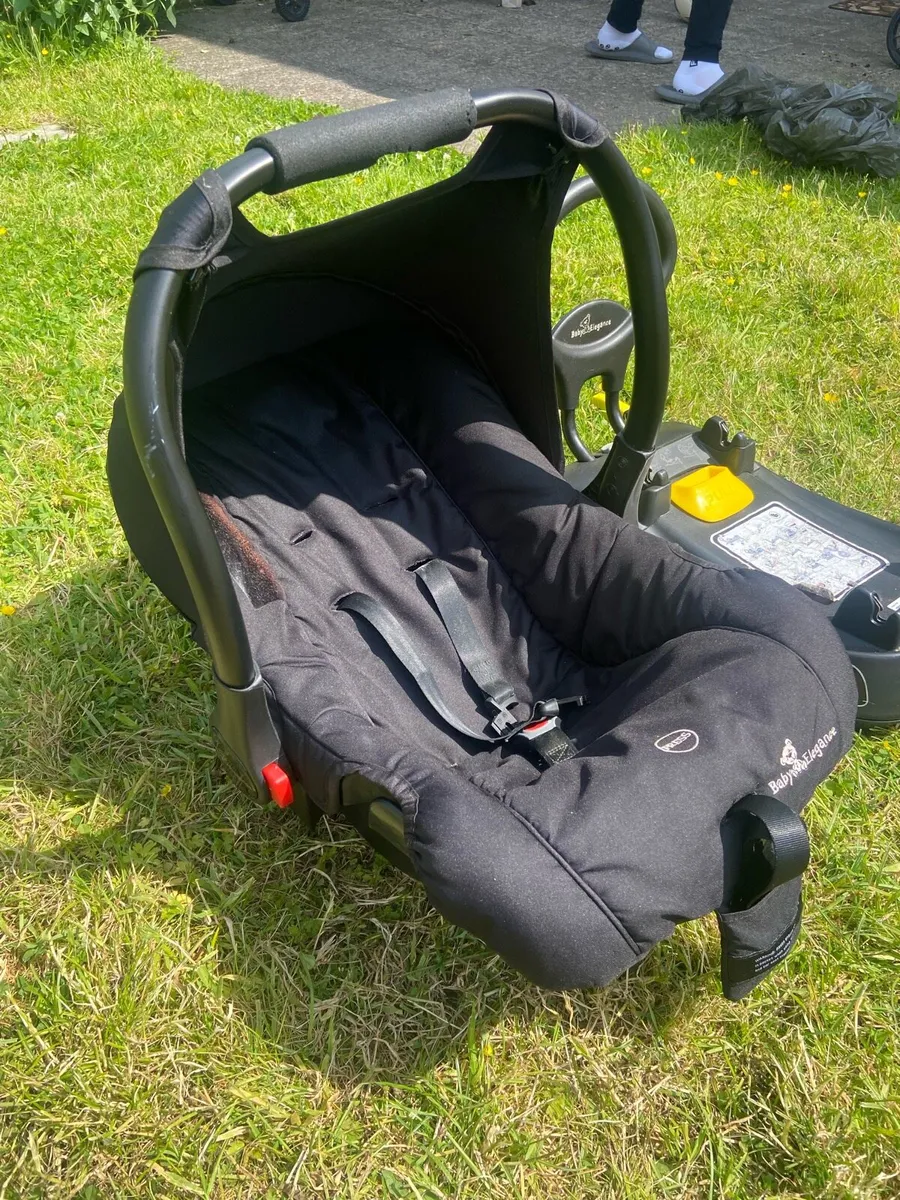 Baby elegance car chair & isofix base - Image 3