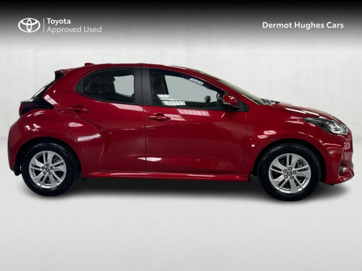 Toyota Yaris 1.5 HYBRID LUNA 4DR - Image 3