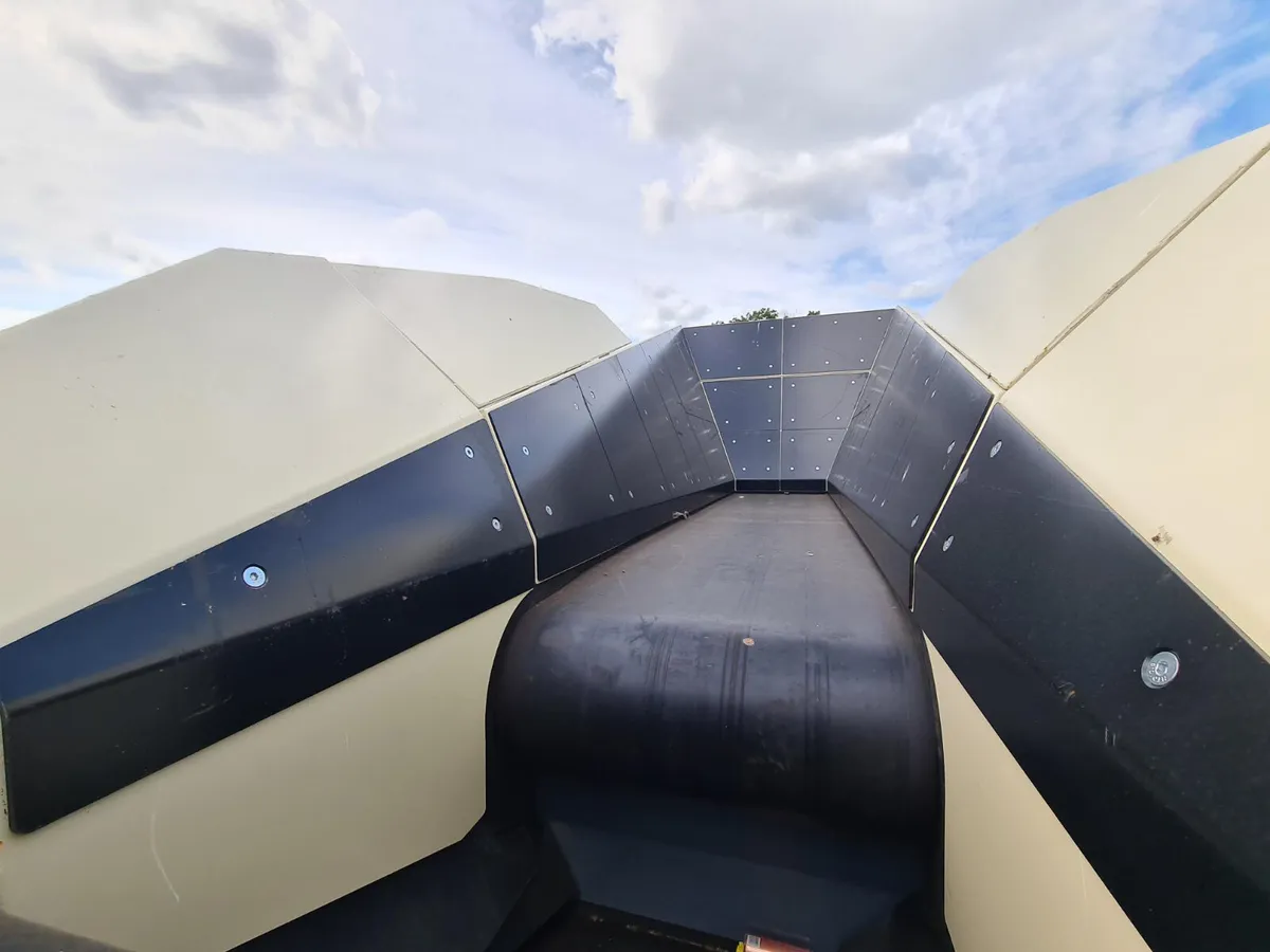 LOW LEVEL FEED TRACKED CONVEYOR - Image 2