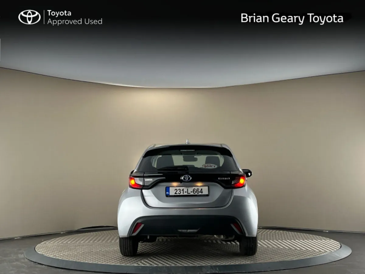 Toyota Yaris HYBRID LUNA - Image 4
