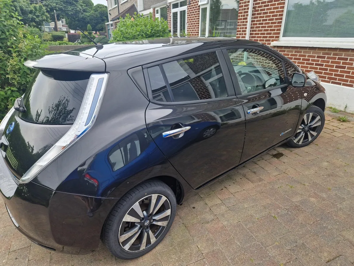 Nissan Leaf 2015 - Image 2
