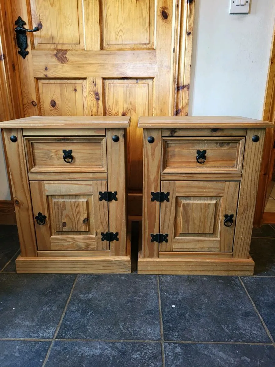 Coffee Table and bedside lockers - Image 2