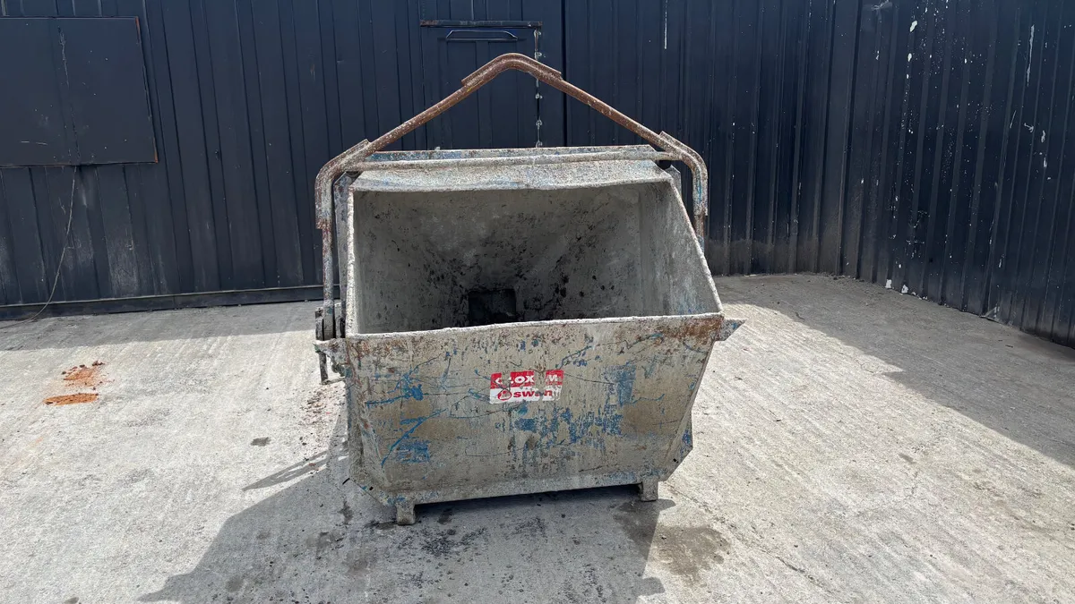 Concrete skip - Image 2