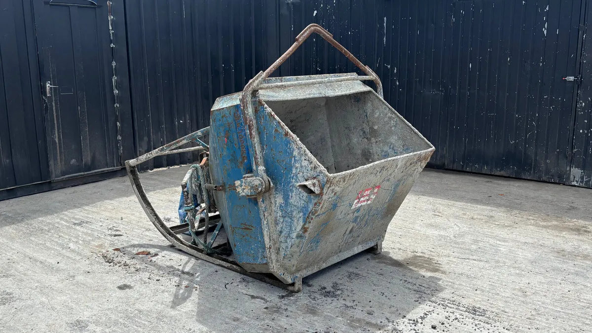 Concrete skip - Image 1