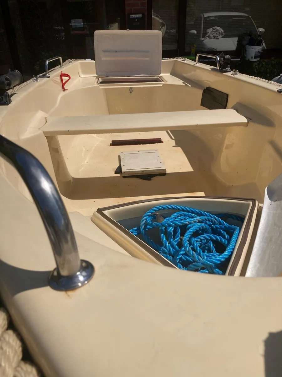 Excellent boat with outboard - Image 3
