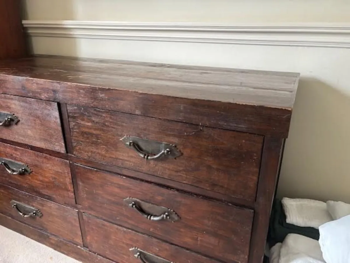Four poster bed, bedside lockers & chest of drawer - Image 2