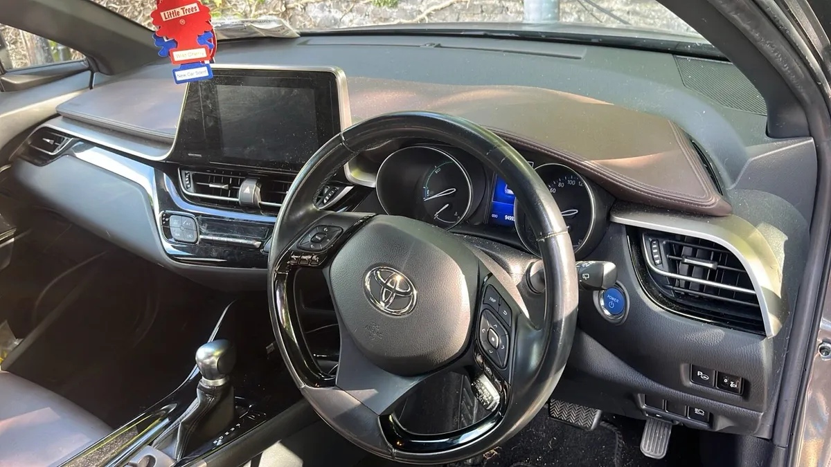 Toyota CHR hybrid Sol - Image 4