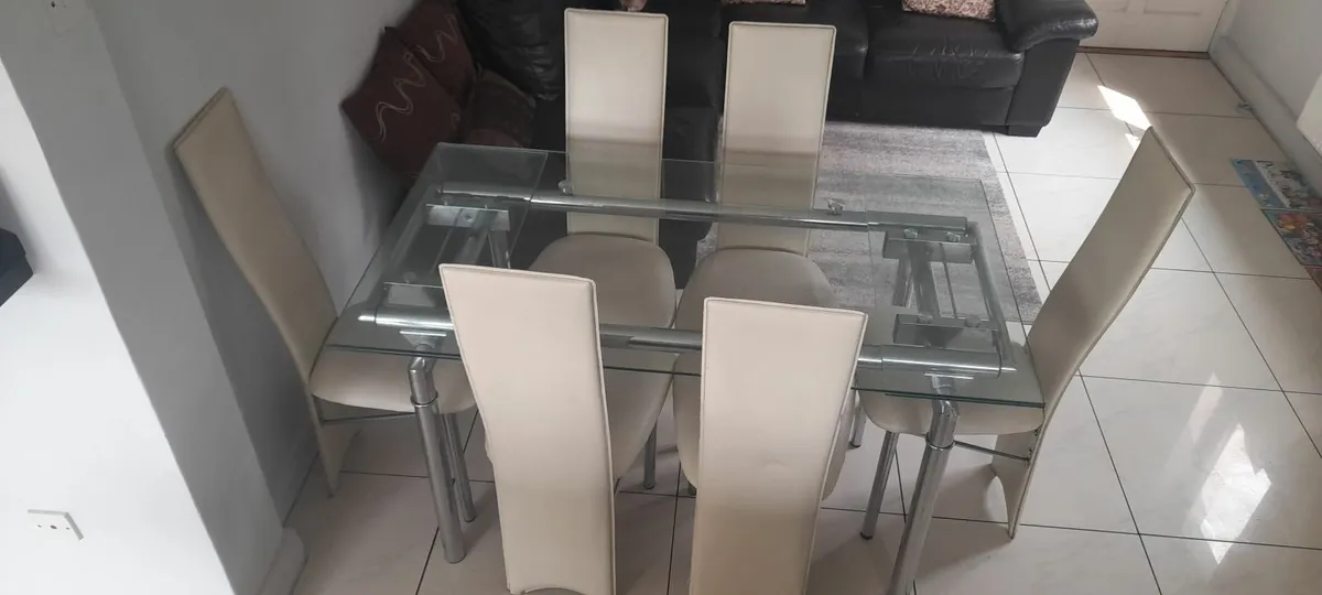 Table &6chairs - Image 1