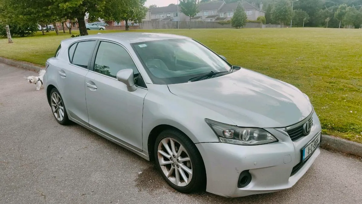 Lexus CT200h - Image 1