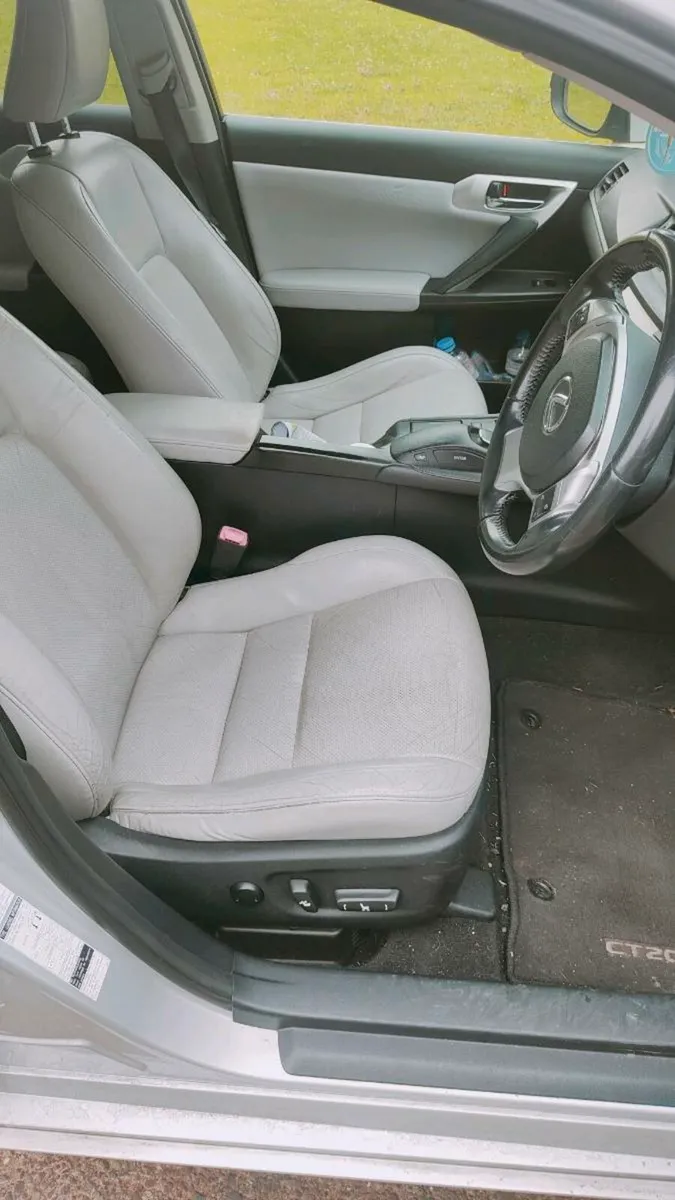 Lexus CT200h - Image 4