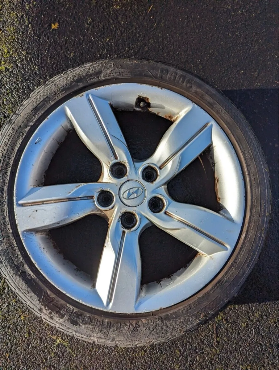 Three Hyundai Veloster Wheels 17 inch 5x114 - Image 1