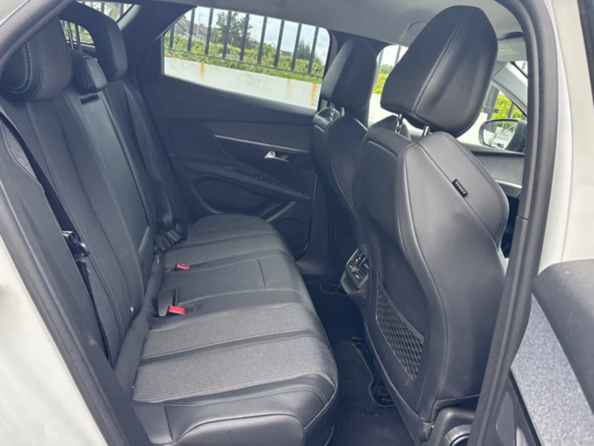 PEUGEOT 3008 ALLURE 1.6 PHEV 225BHP HYBRID AUTOMAT - Image 4