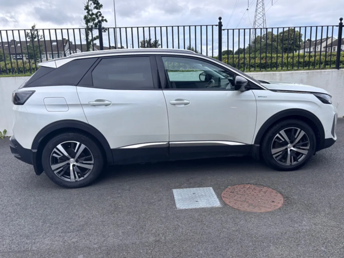 PEUGEOT 3008 ALLURE 1.6 PHEV 225BHP HYBRID AUTOMAT - Image 3