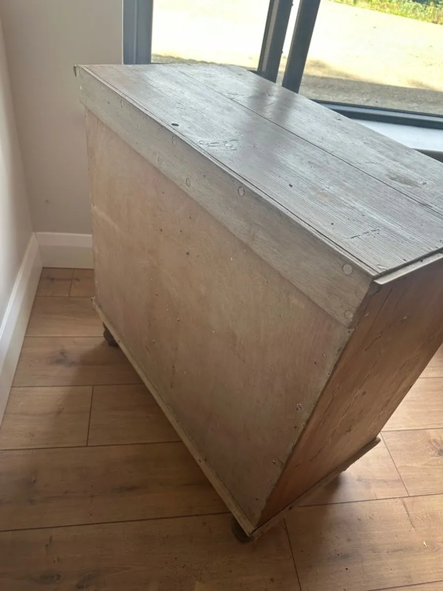 chest of drawers and bedside lockers - Image 2