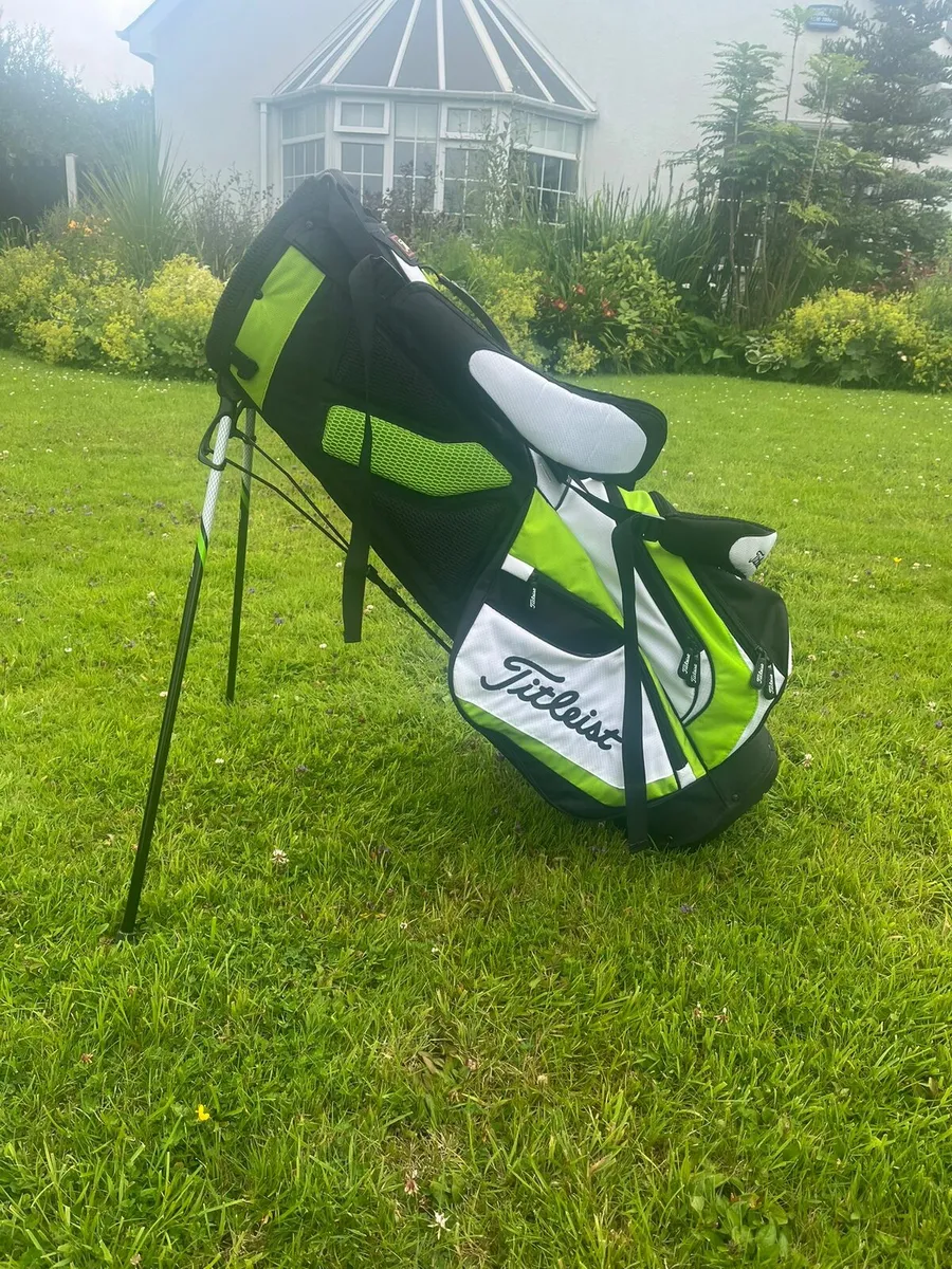 Titleist golf bag (green,white, and black ) - Image 2