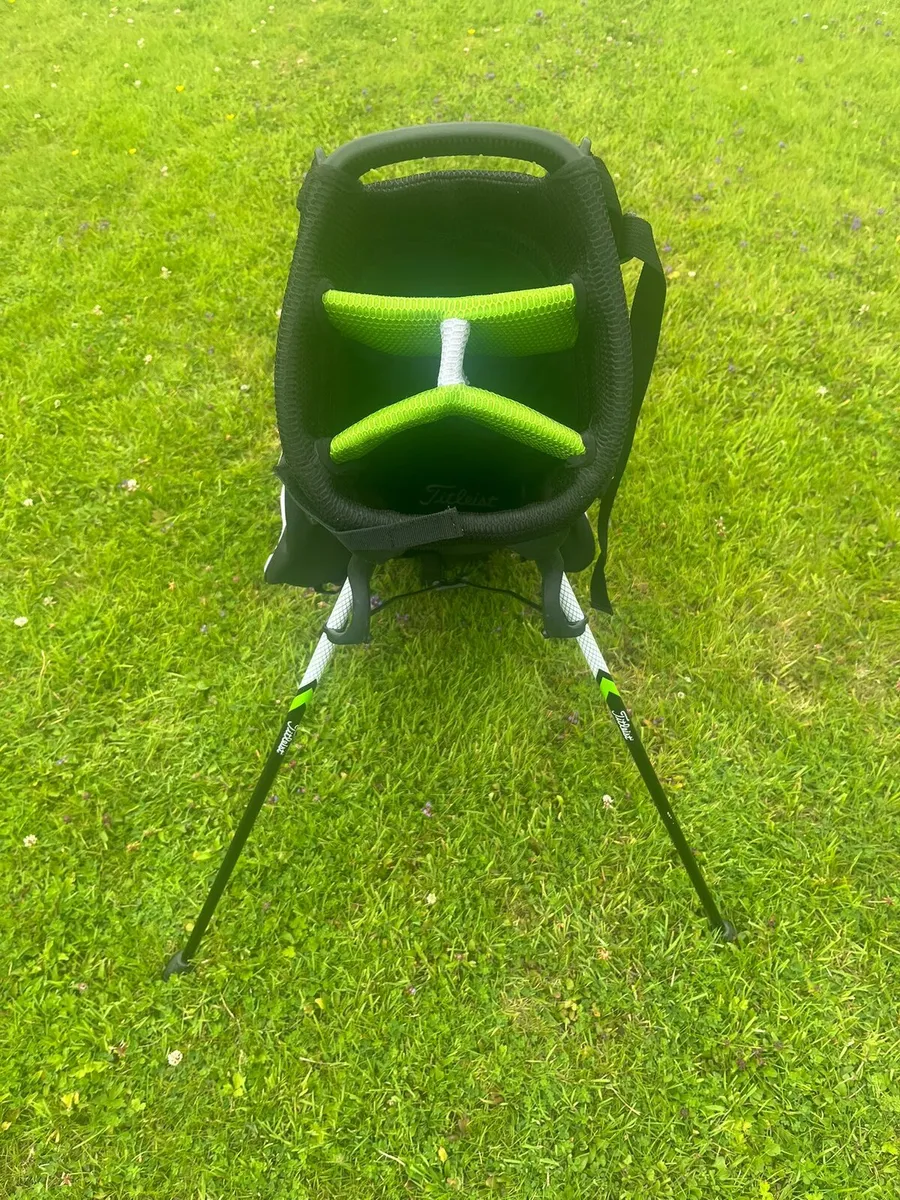 Titleist golf bag (green,white, and black ) - Image 3