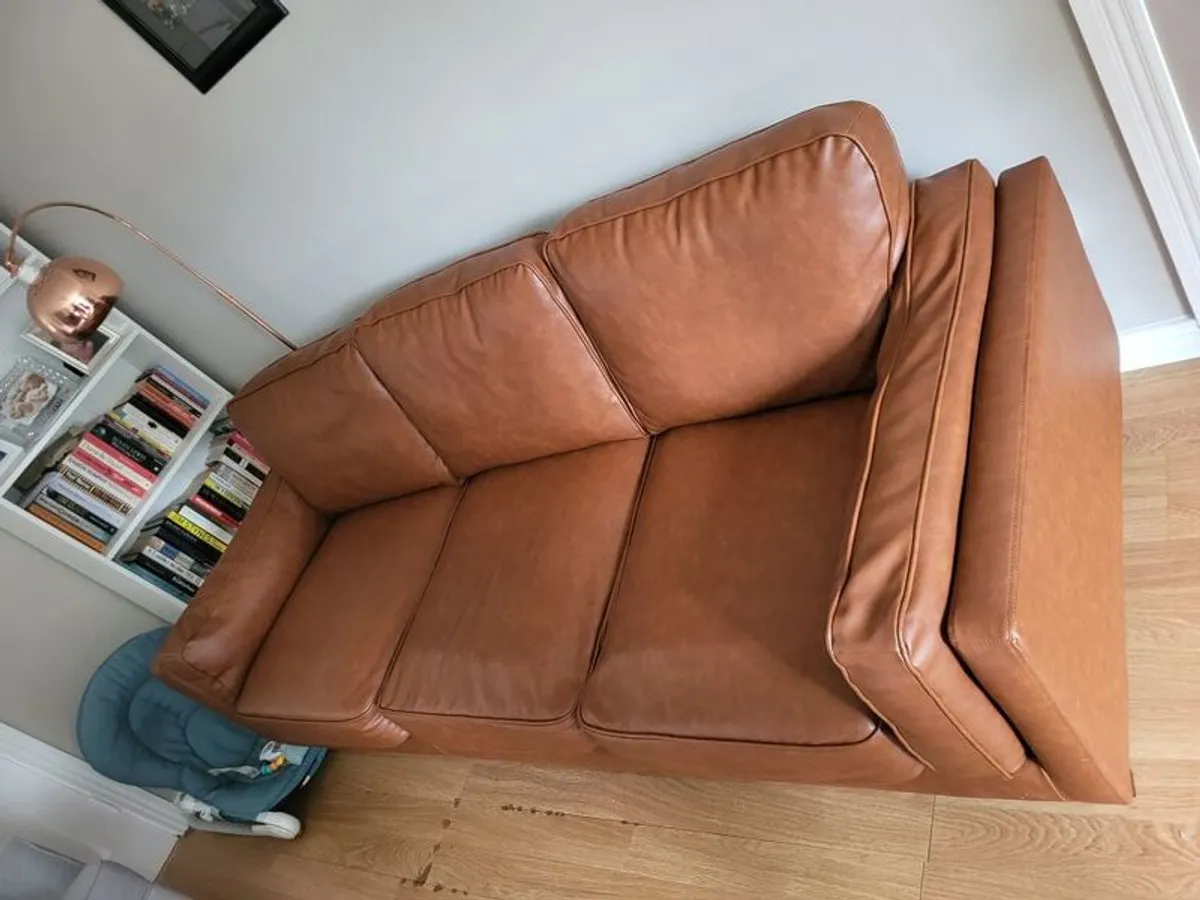couch - Image 2
