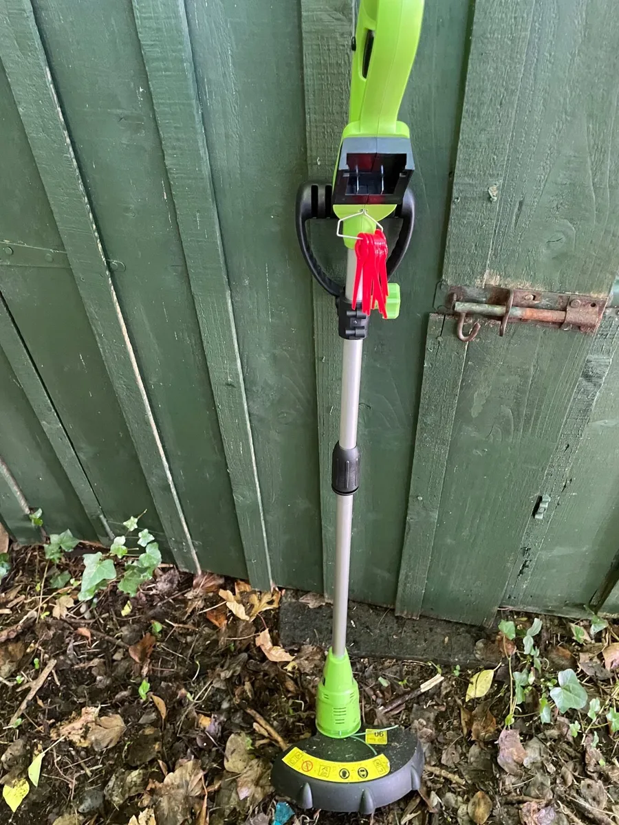 Cordless strimmer - Image 1