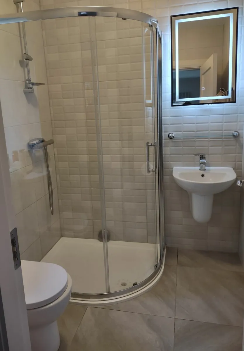 Complete Bathroom Suite - Image 1