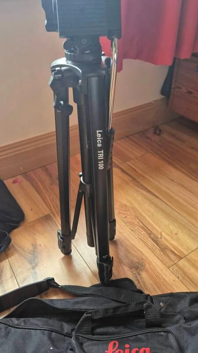 Leica TRI 100 Tripod - Image 1