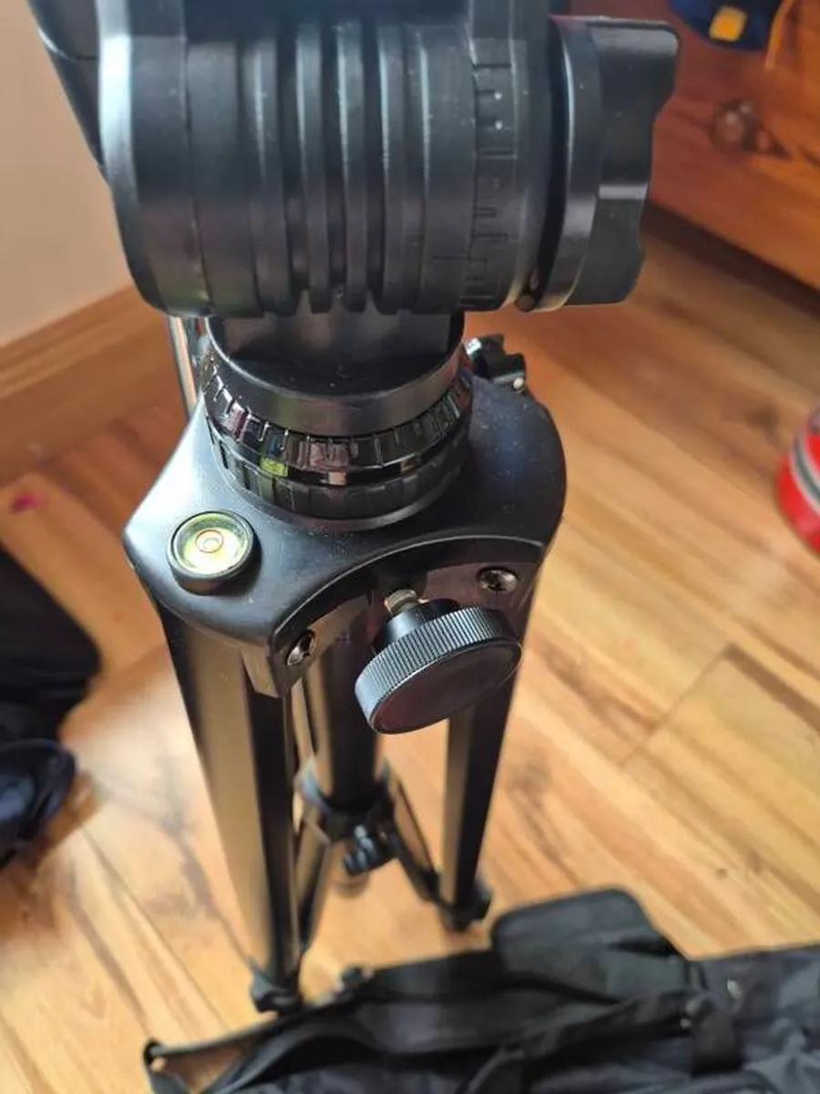 Leica TRI 100 Tripod - Image 2