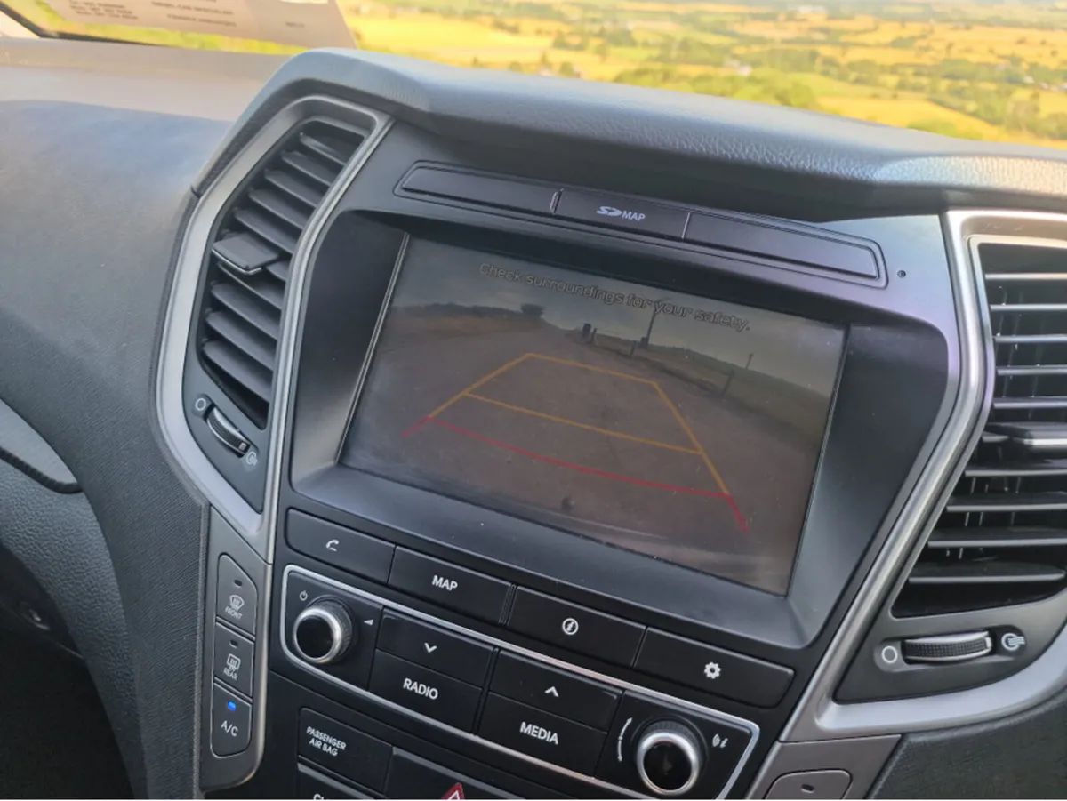 Hyundai Santa Fe 2.2 CRDI PREMIUM BLUE DRIVE 7SEAT - Image 3