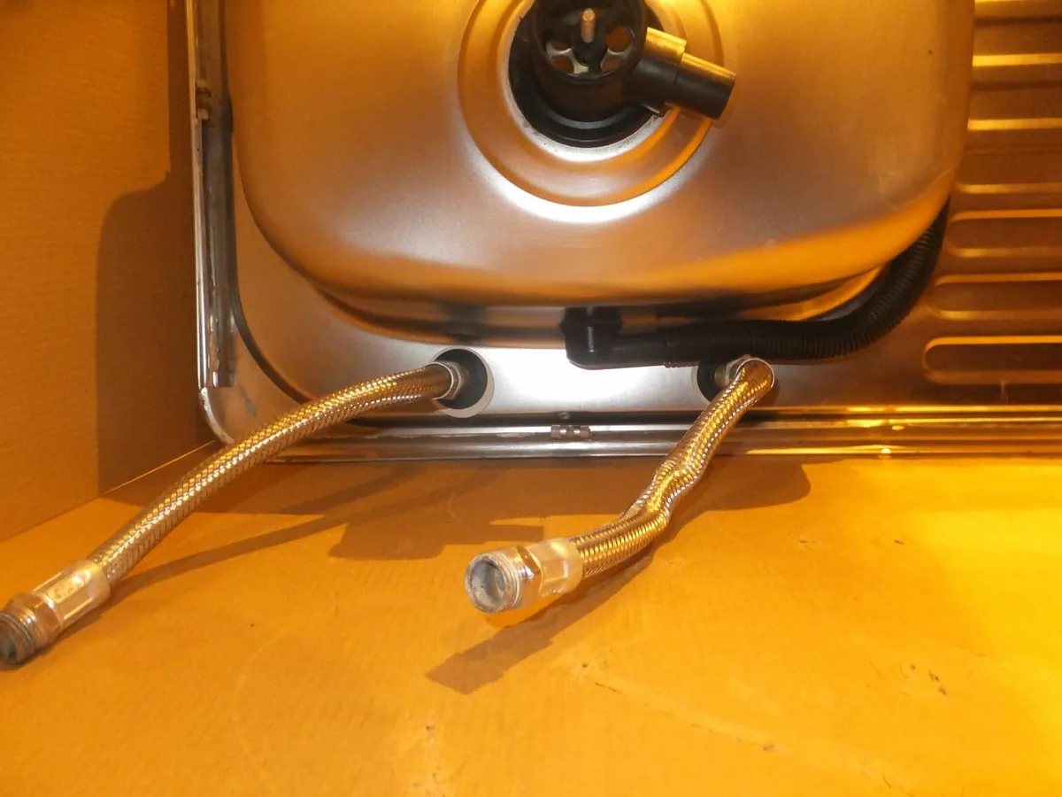 kitchen sink with tap - Image 4