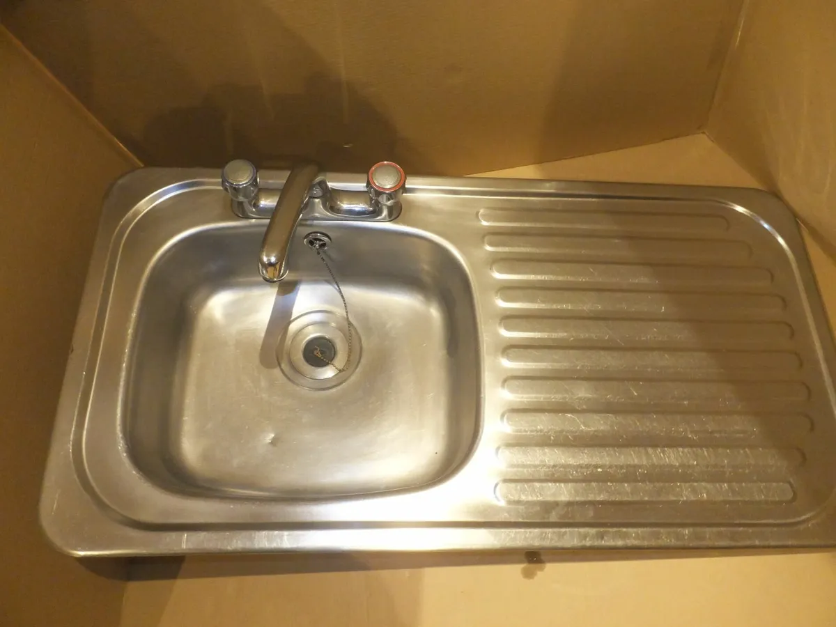 kitchen sink with tap - Image 2
