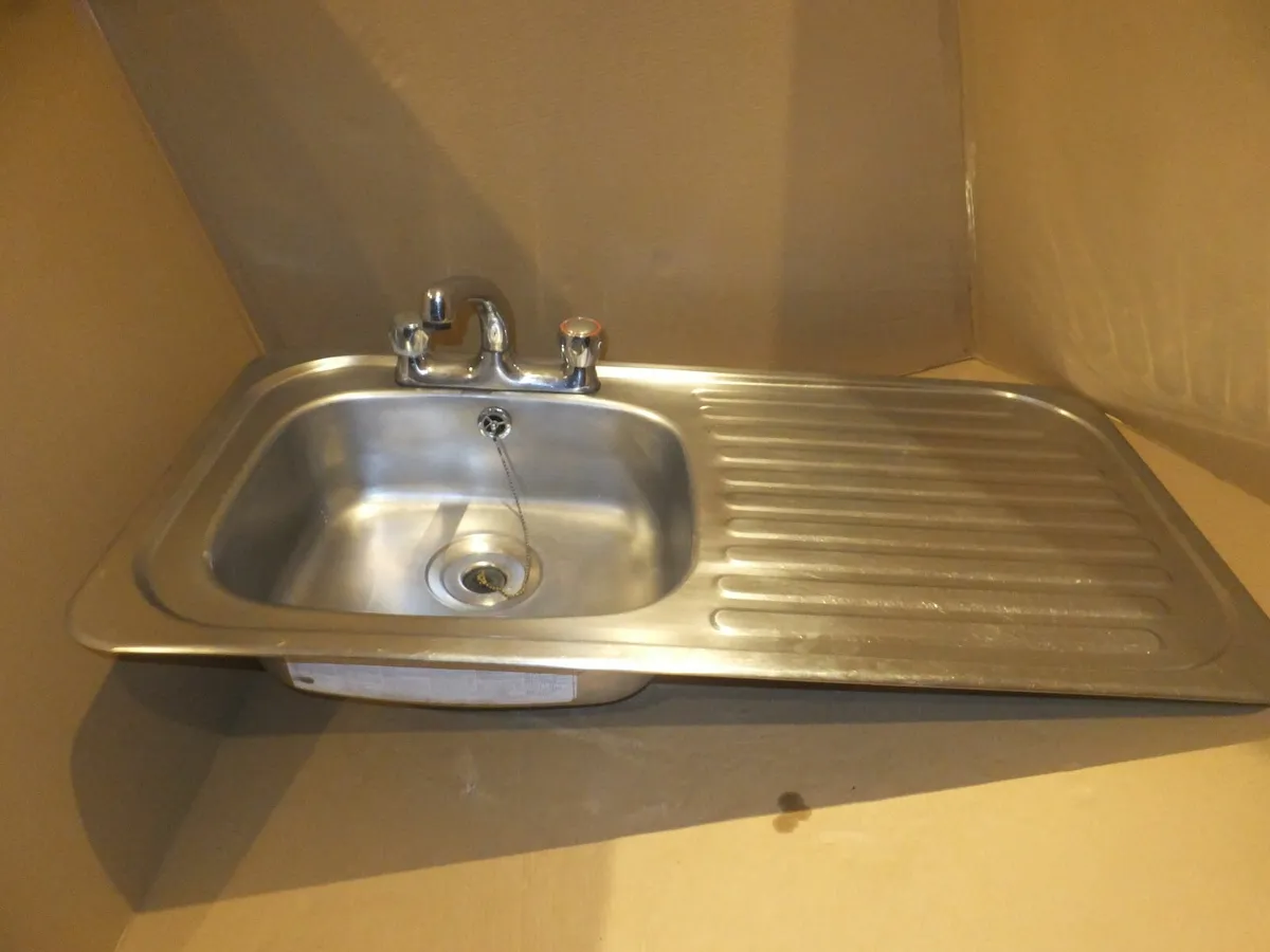 kitchen sink with tap - Image 1