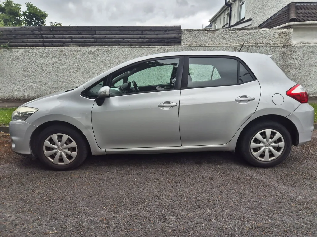 Lovely Toyota Auris 2010 Comes with New Nct - Image 4