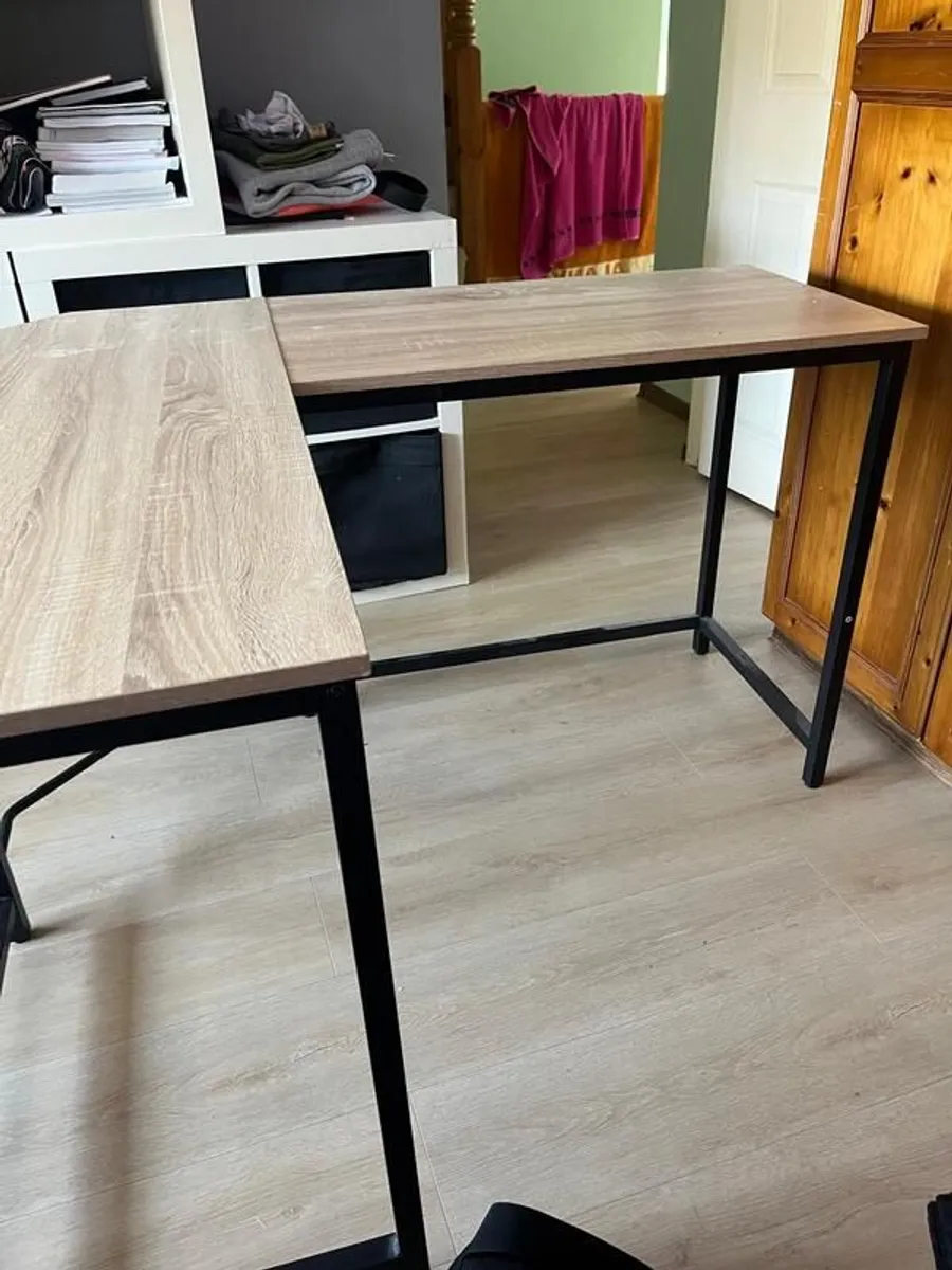 Coner table - Image 3