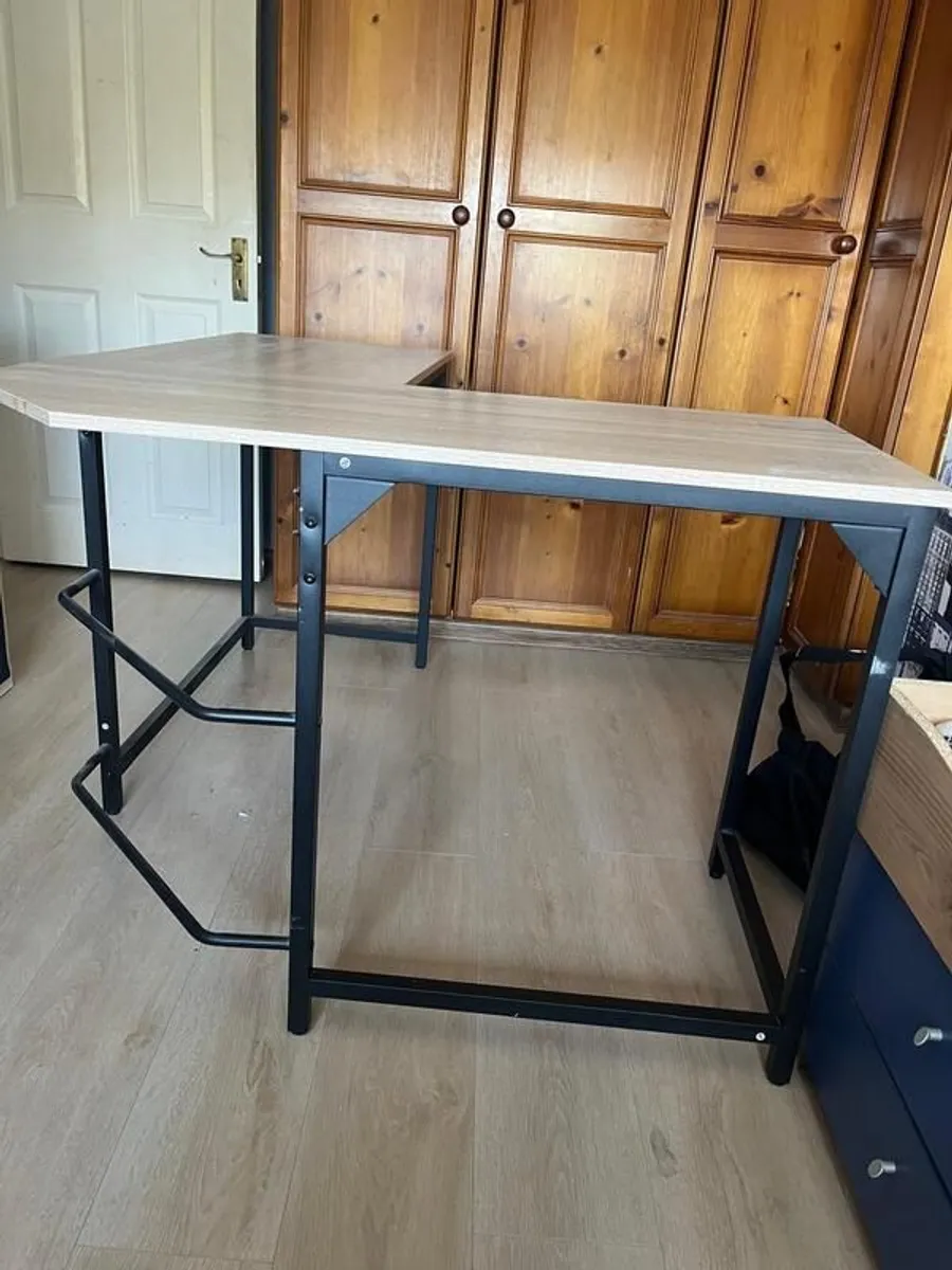 Coner table - Image 4