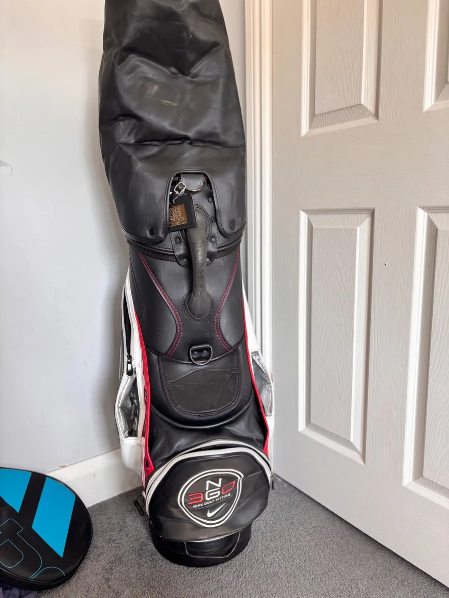 Nike Tour Golf Bag (Rare) - Image 3