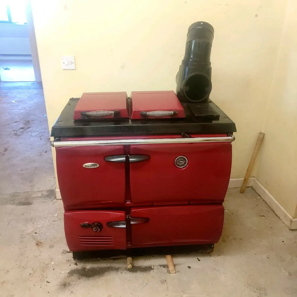 Red Stanley Donard Central Heating Cooker - Image 1
