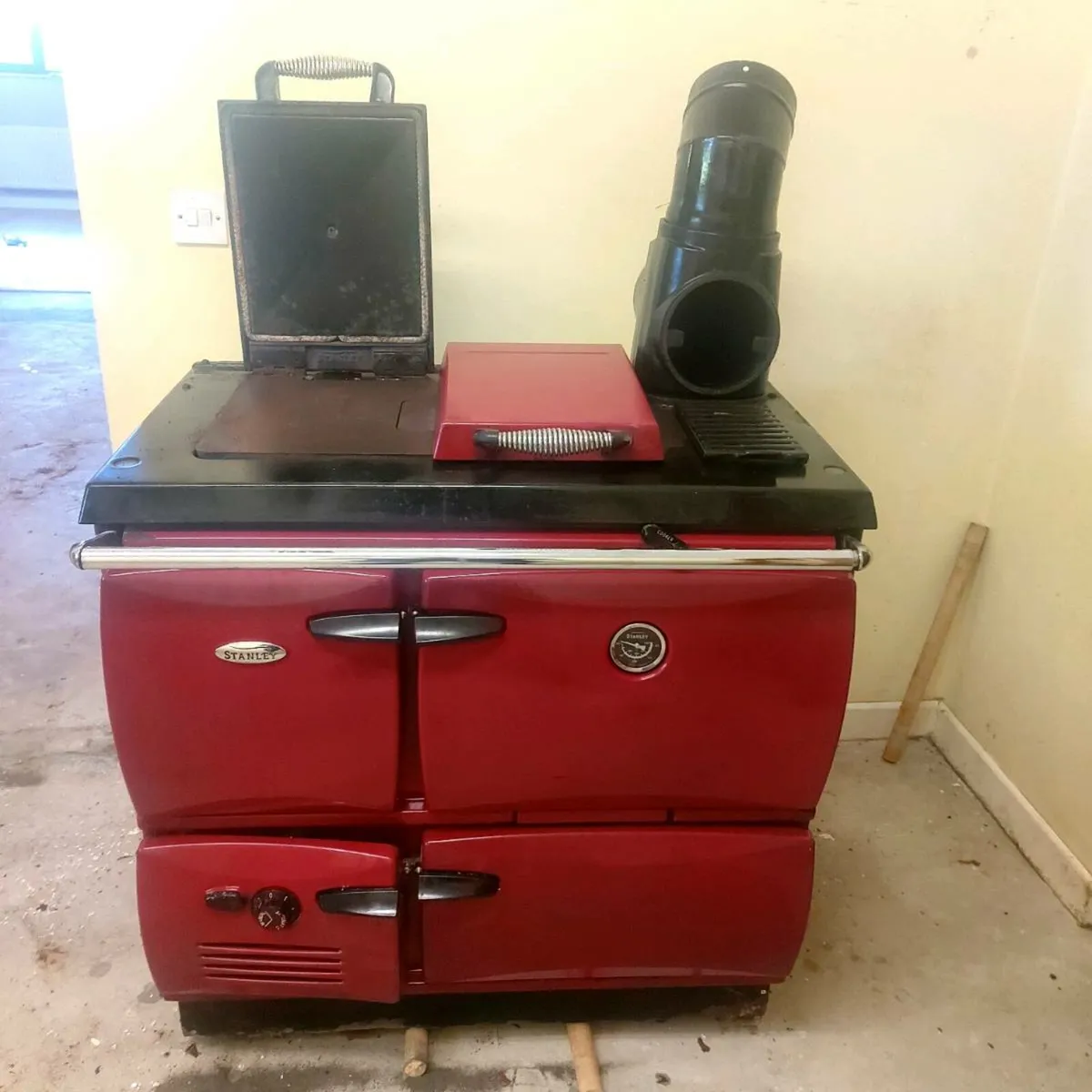 Red Stanley Donard Central Heating Cooker - Image 2