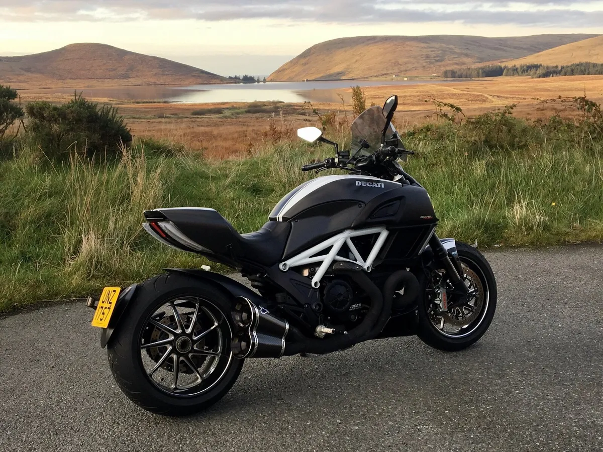 DUCATI Diavel Carbon 2014 - Image 4