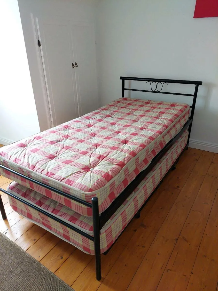 Single bed  and roll out bed - Image 2