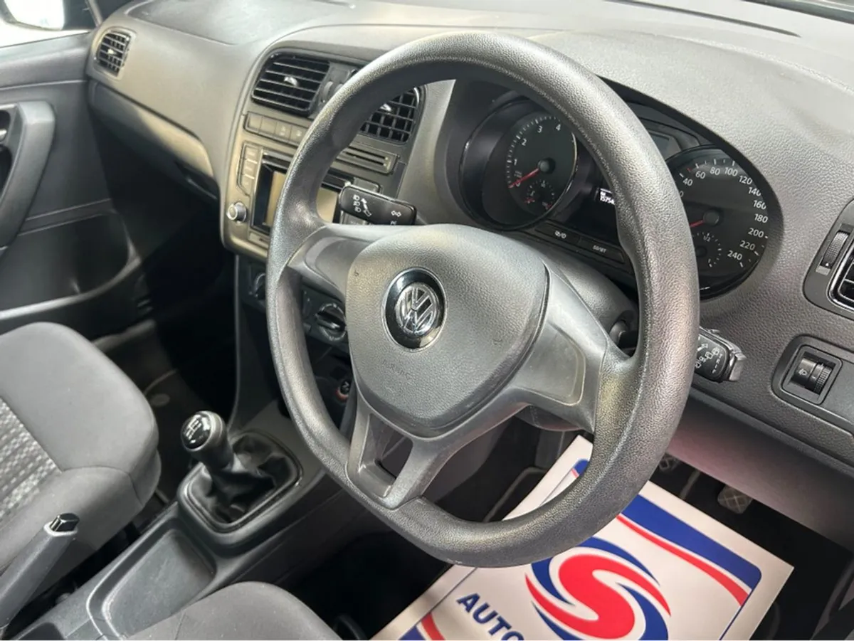 Volkswagen Polo Trendline 1.0 60hp Manual 5speed - Image 2
