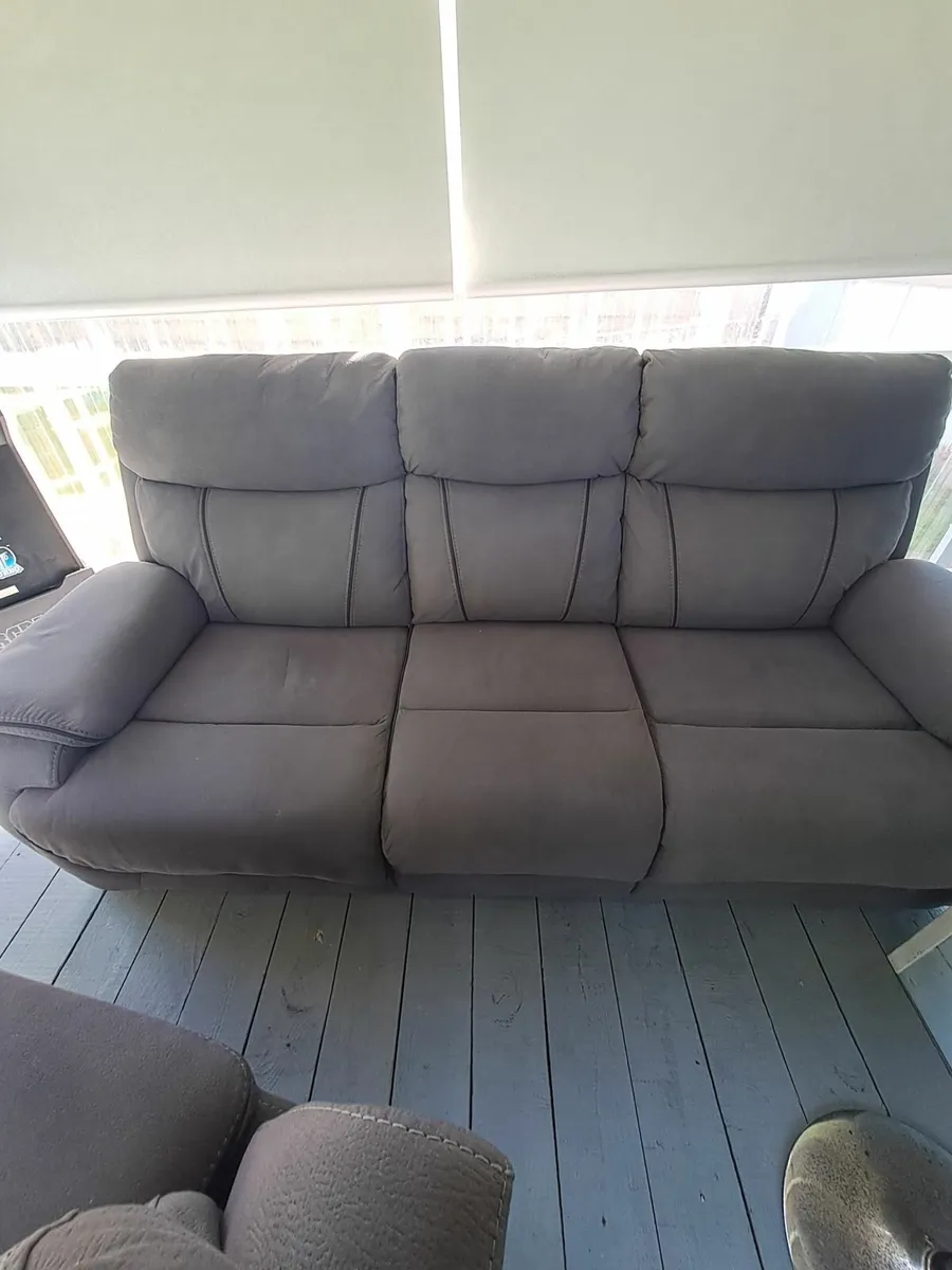 3+1 reclining sofa and chair - Image 2