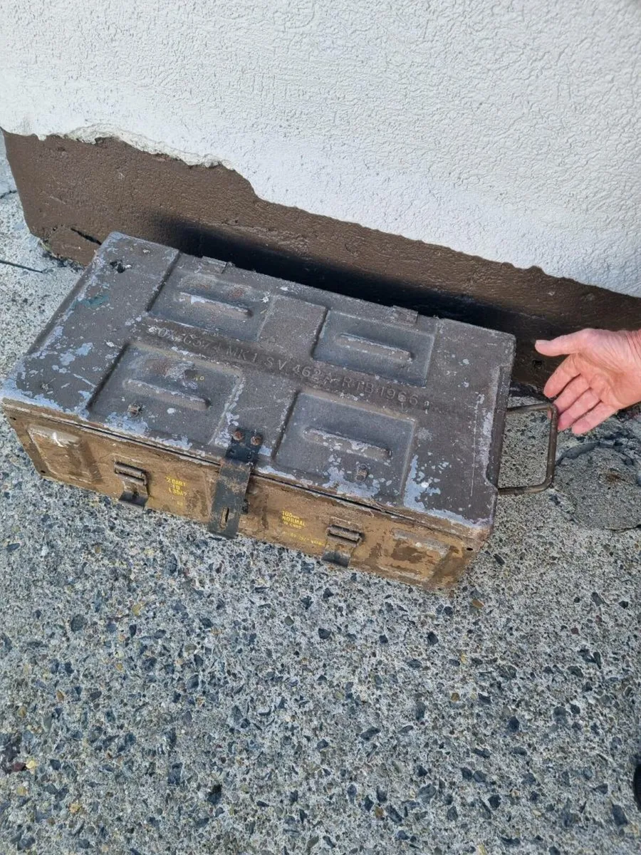 Original old military box 1940s - Image 1
