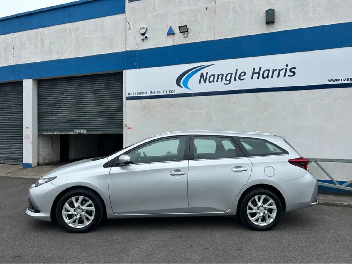 Toyota Auris 1.4 D-4d Luna . Finance Available. T - Image 2