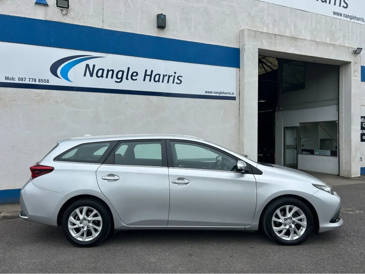 Toyota Auris 1.4 D-4d Luna . Finance Available. T - Image 4