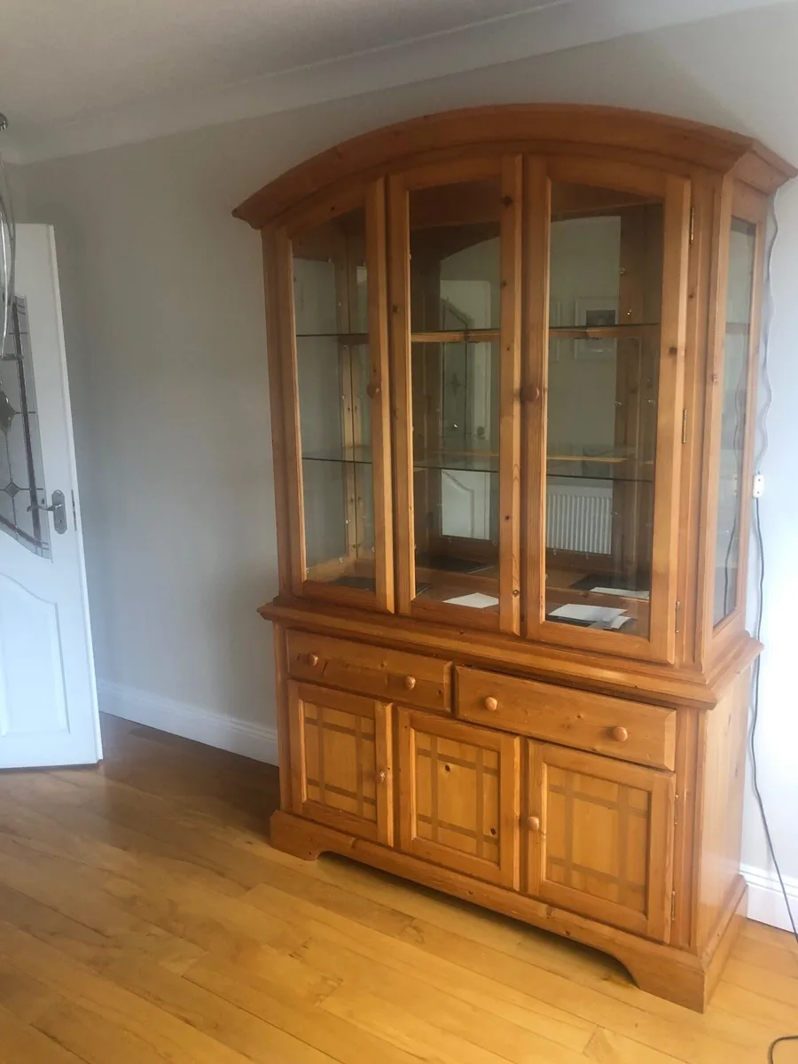 Cabinet - Image 1