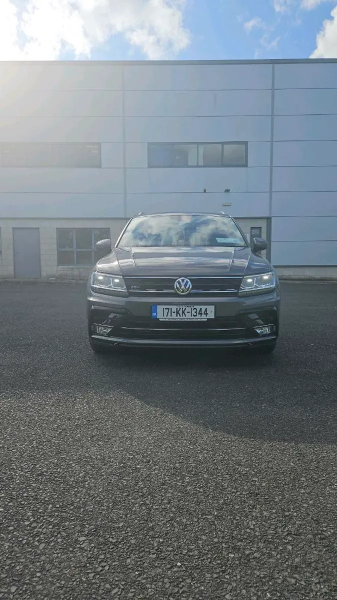 Volkswagen Tiguan R-Line - Image 2