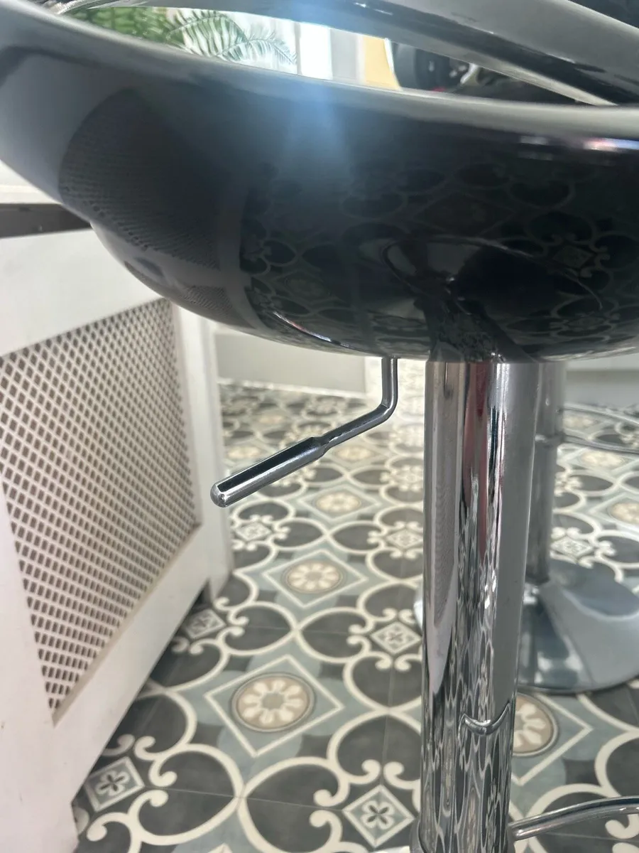 Height adjustable swivel chairs - Image 3