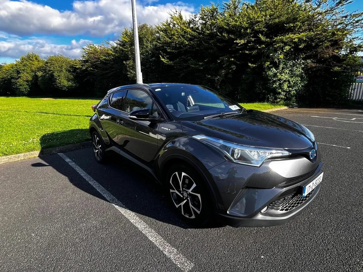 Toyota C-HR 2017 - Image 2