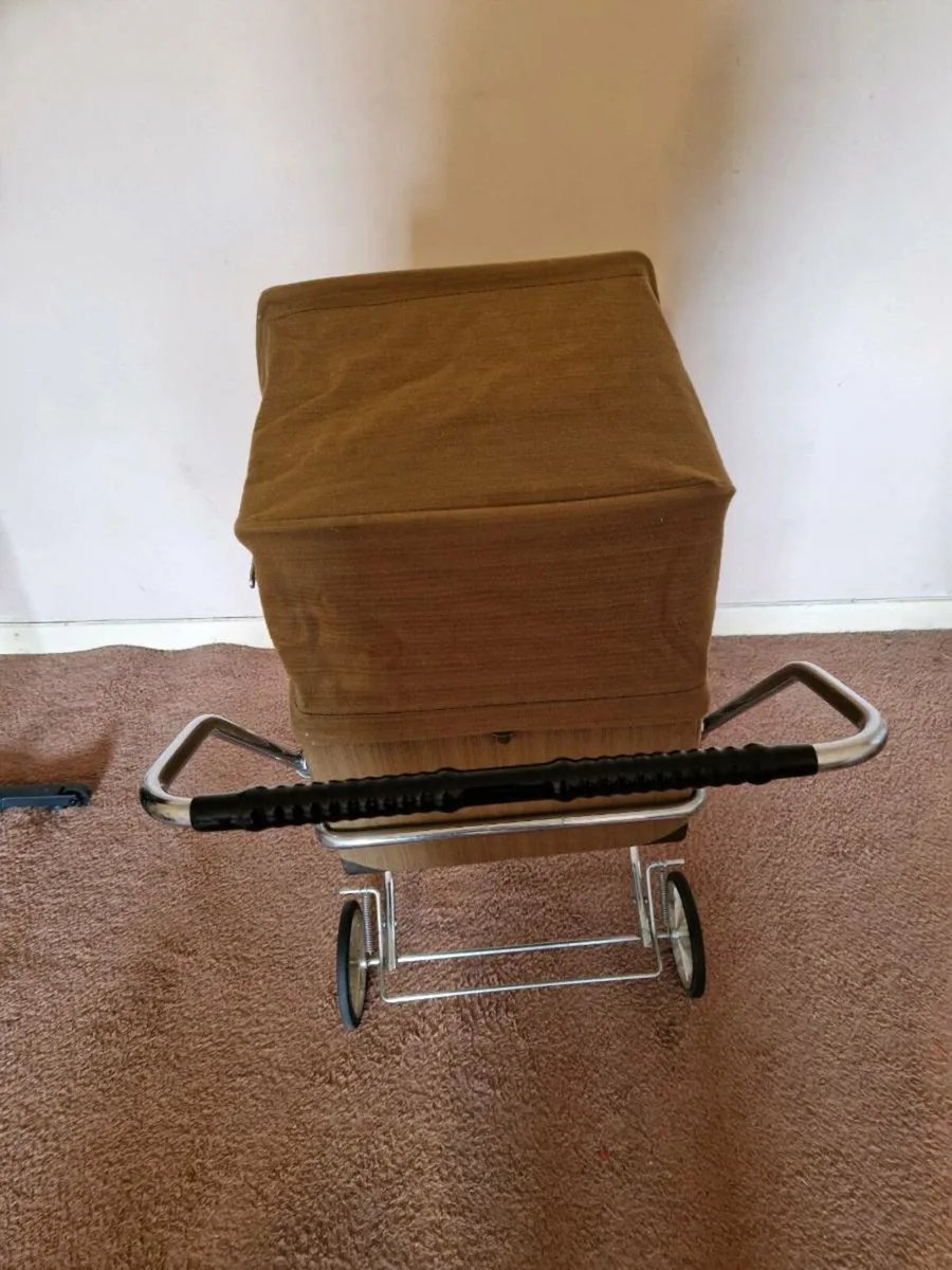 Vintage pram - Image 2