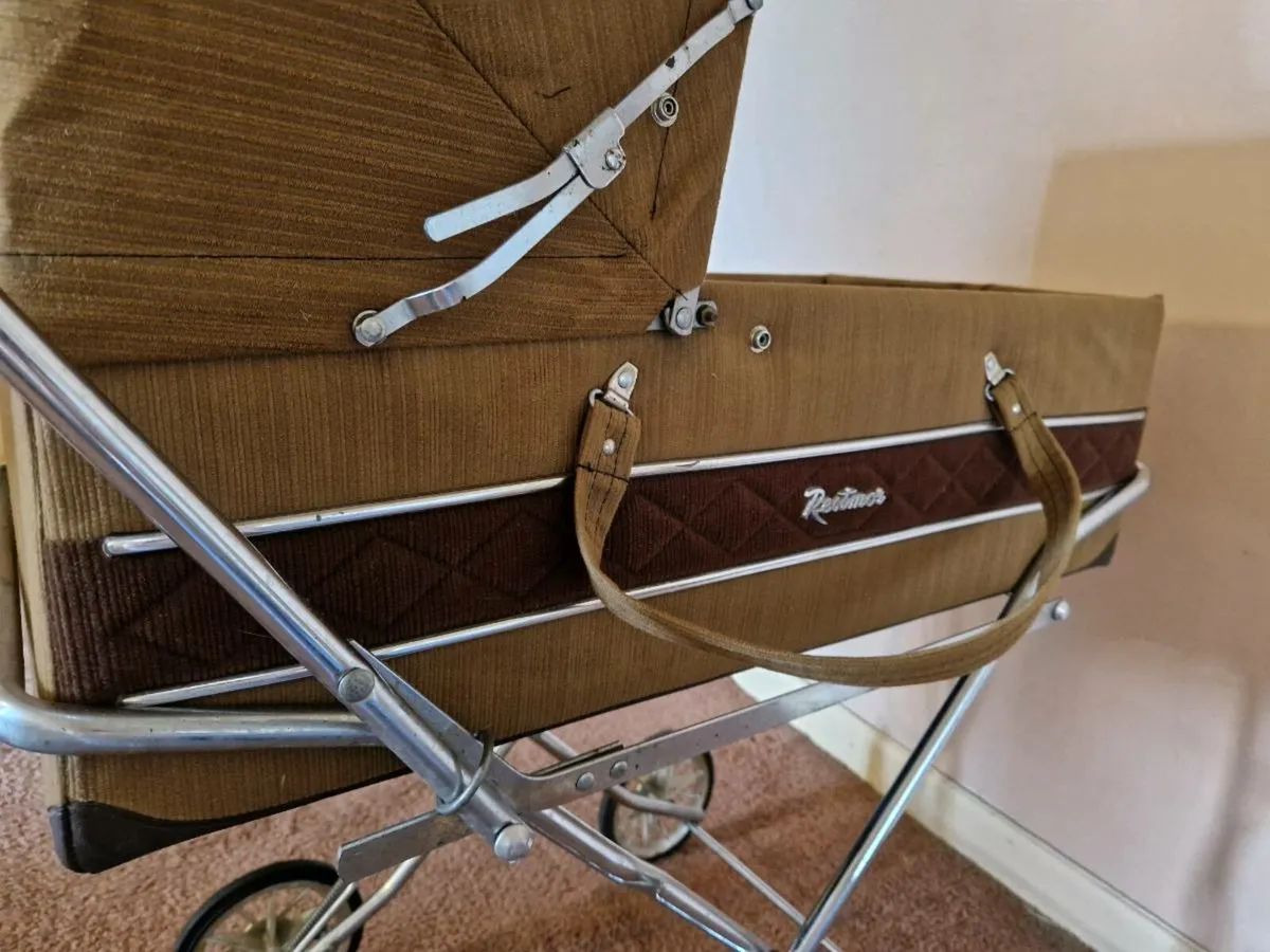 Vintage pram - Image 4
